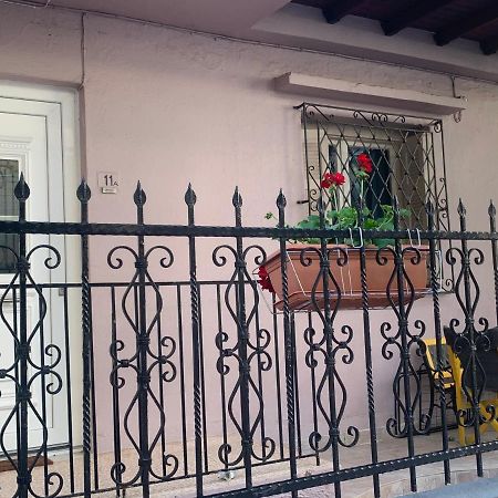 Lovely Place With Veranda Apartment Larissa Exterior photo
