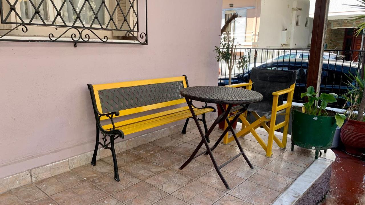 Lovely Place With Veranda Apartment Larissa Exterior photo